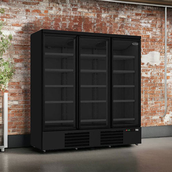 Kühlregal aufgestellt im Laden