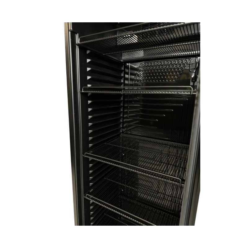 Glastürkühlschrank mit Lechtaufsatz innen